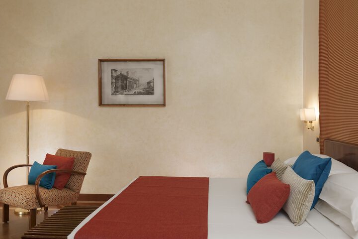 Room 42 of 161