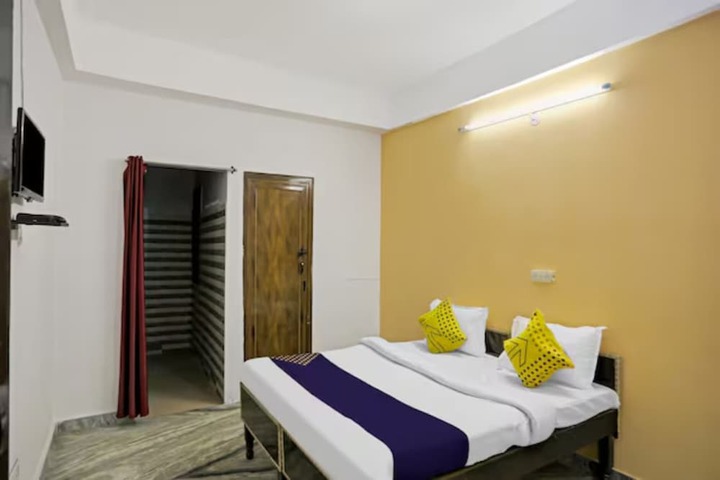 Room 3 of 15