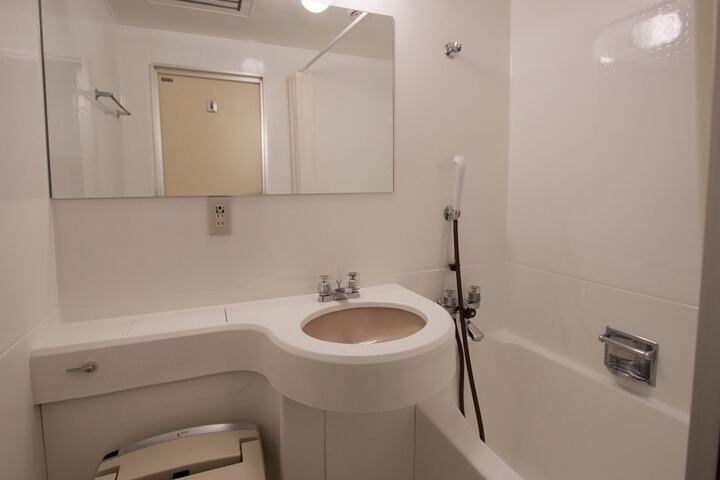 Room 21 of 35