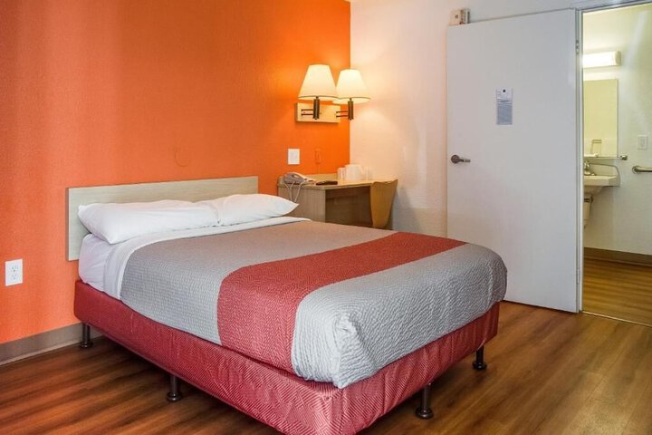 Room 20 of 29