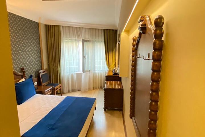 Room 27 of 46