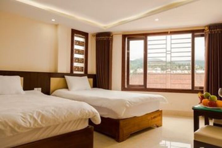 Room 5 of 18