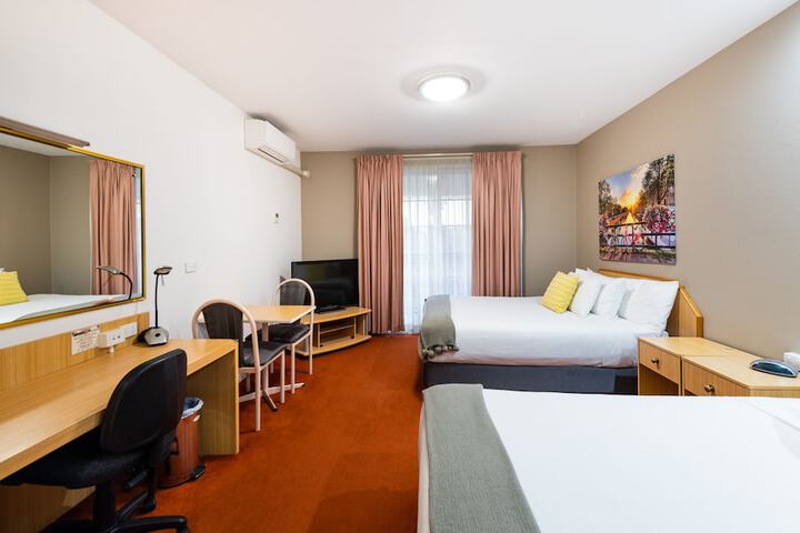 Room 11 of 101