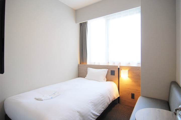 Room 12 of 34
