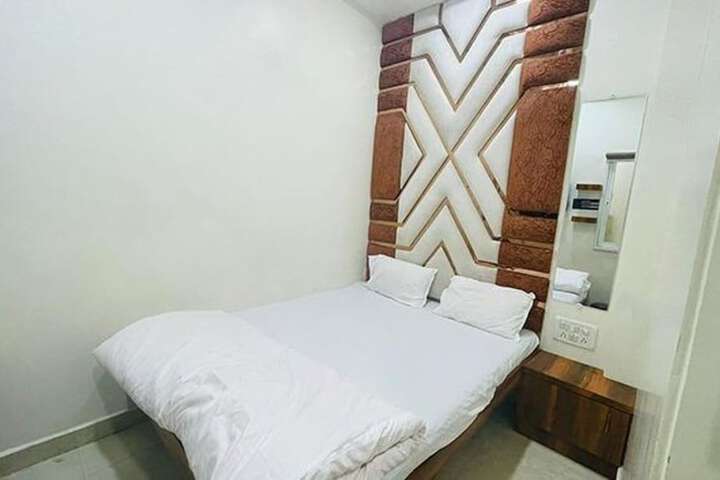 Room 13 of 19