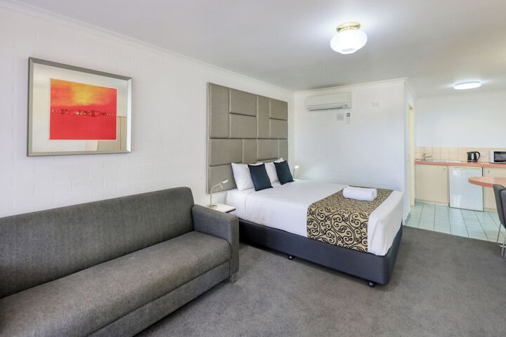 Room 9 of 38