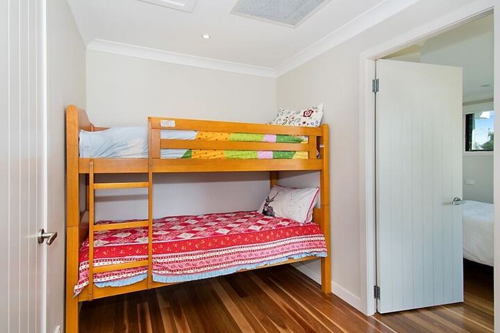 Room 33 of 48