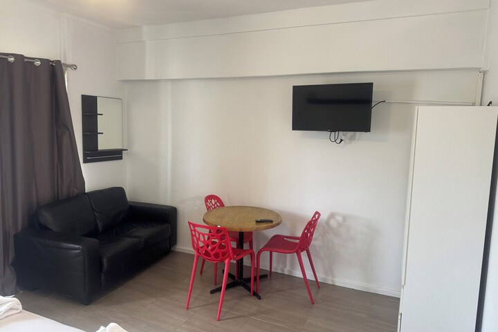 Room 9 of 27