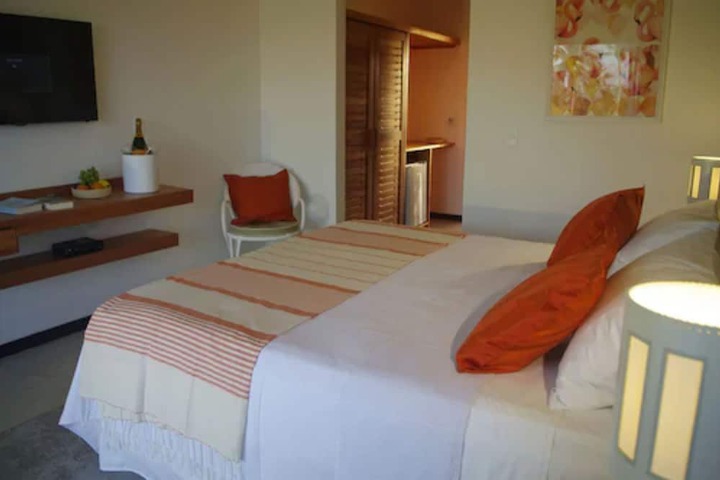 Room 6 of 53