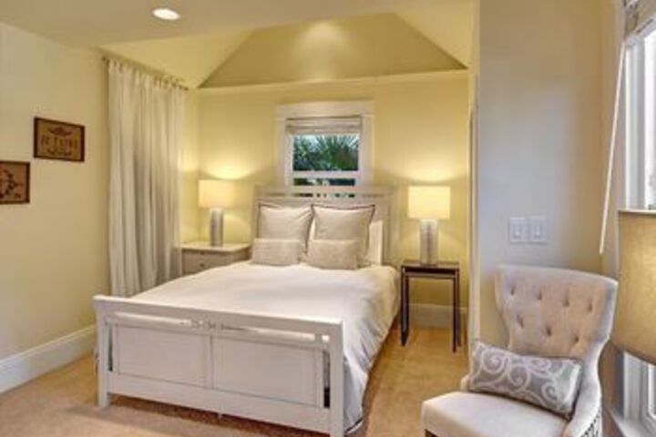 Room 6 of 19