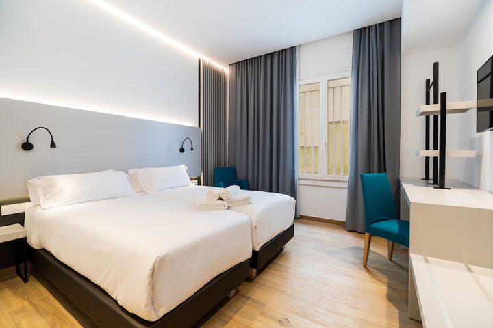 Room 6 of 42
