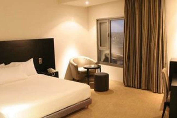 Room 17 of 43