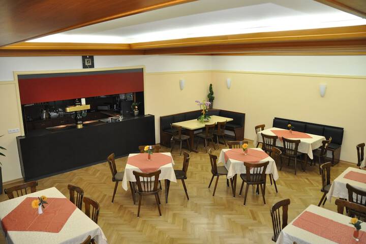 Dining 9 of 12