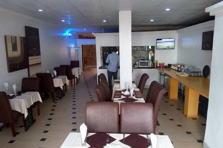 Dining 16 of 19