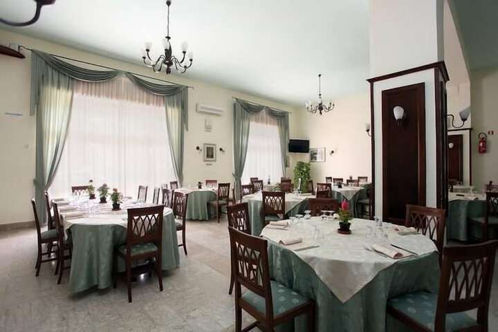 Dining 46 of 67