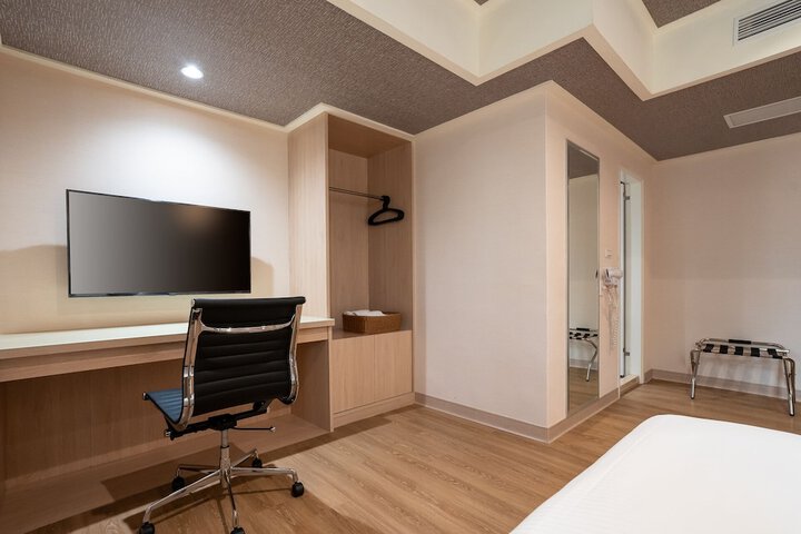 Room 31 of 128