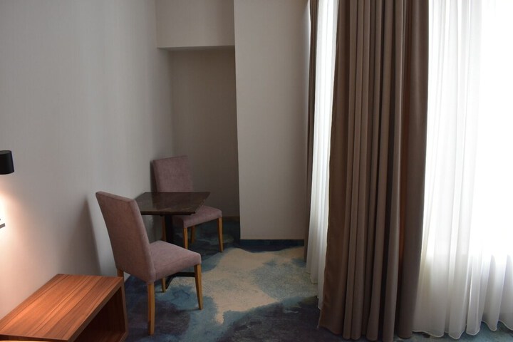 Room 12 of 36