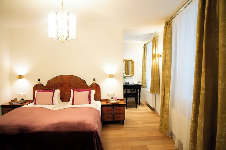 Room 4 of 62