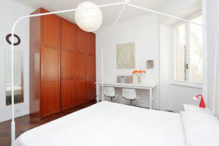 Room 5 of 9