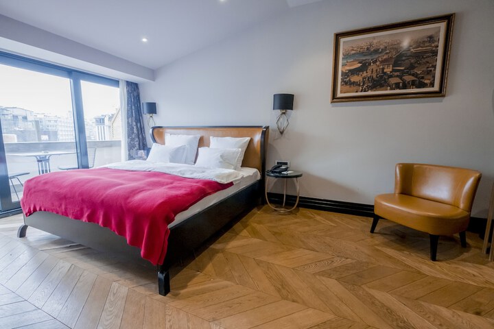 Room 14 of 60