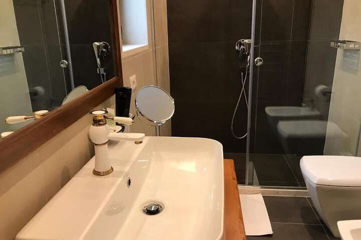 Room 32 of 41