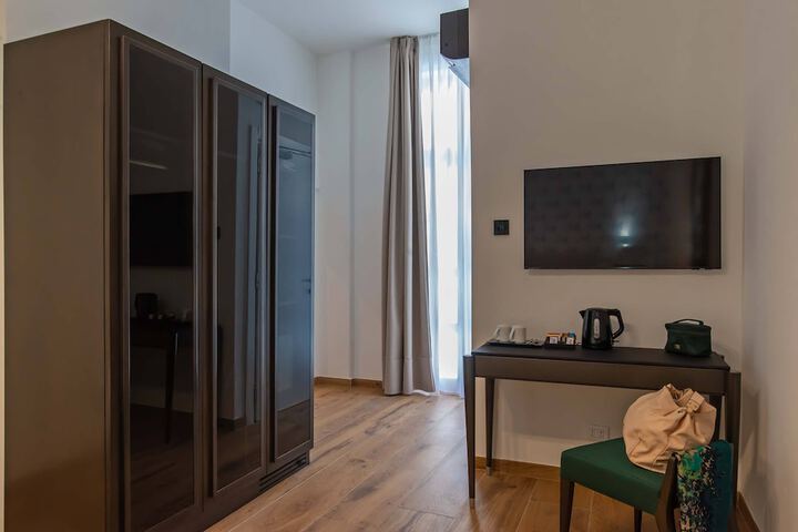 Room 14 of 30