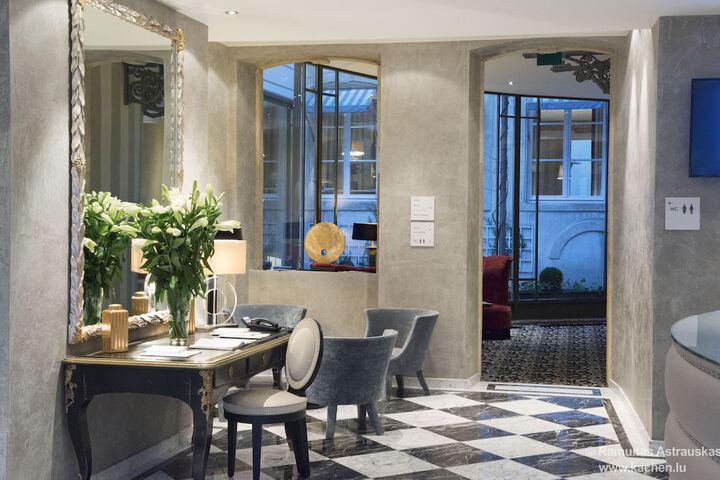 Entrance & Lobby