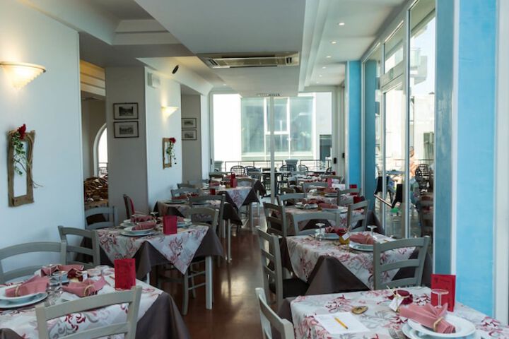 Dining 49 of 70