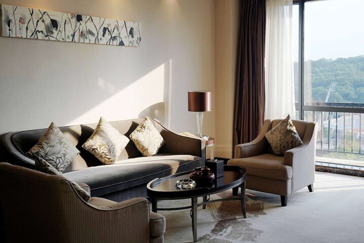 Room 16 of 44