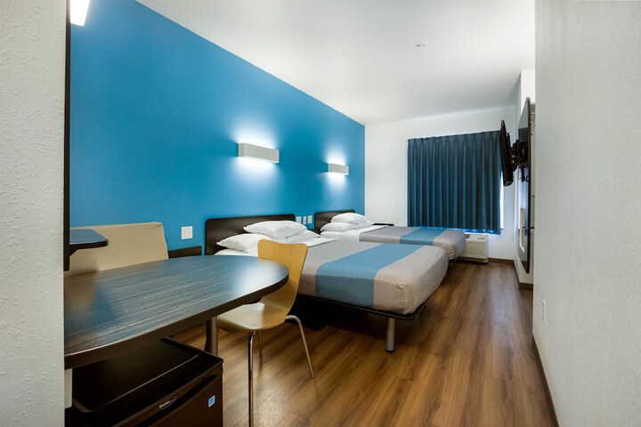 Room 33 of 83