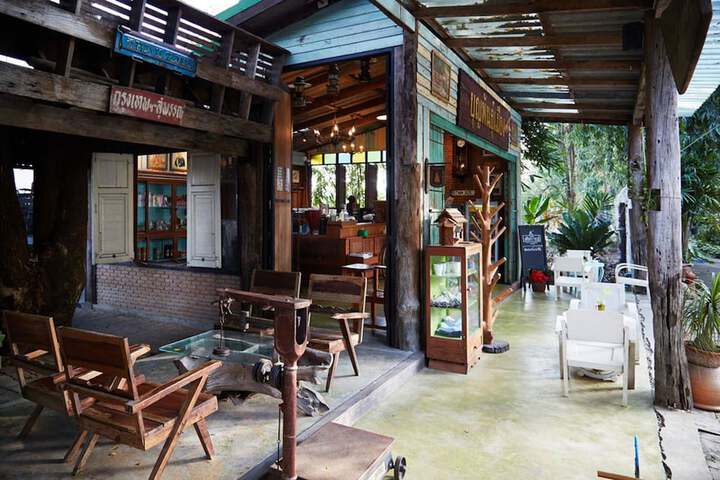 Country Lakeview Hotel