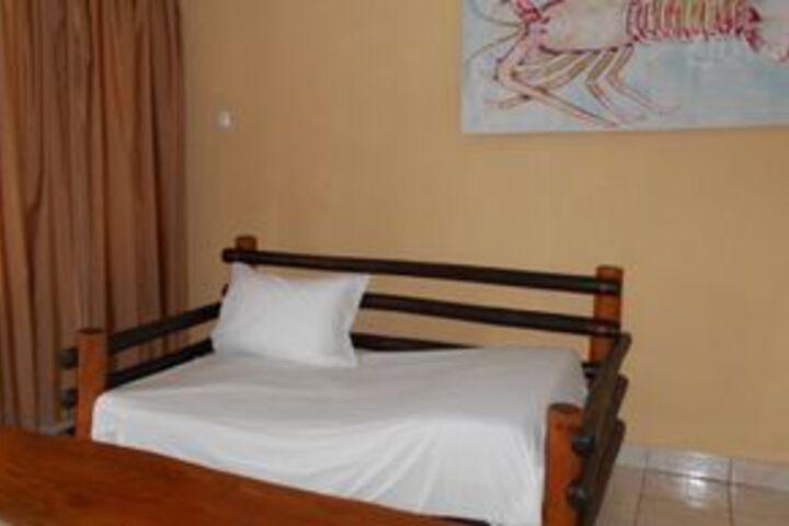 Room 12 of 25