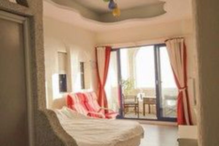 Room 17 of 28