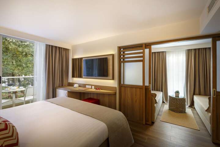 Room 18 of 94