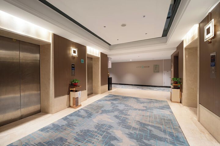 Ballroom/Hall 30 of 32