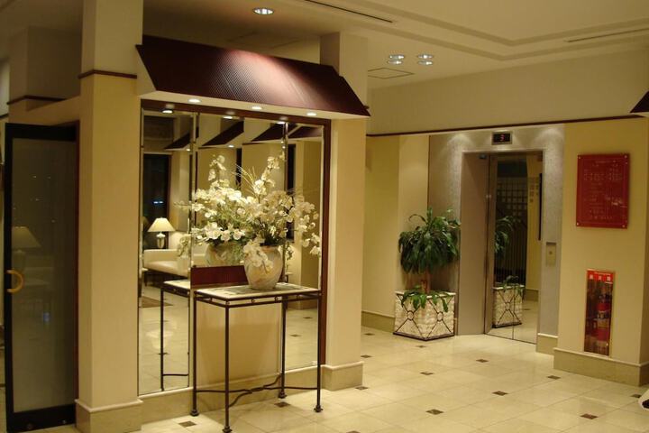 Entrance & Lobby