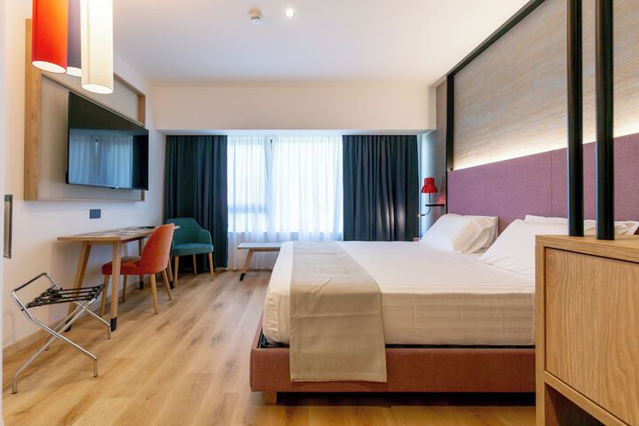 Room 40 of 146