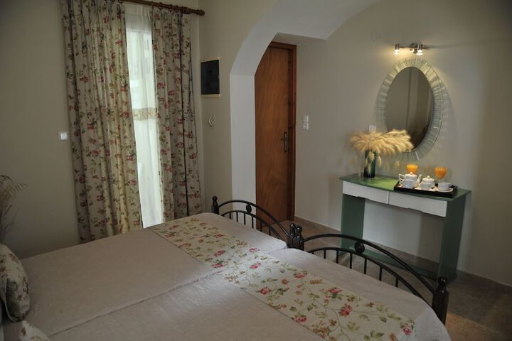 Room 3 of 38