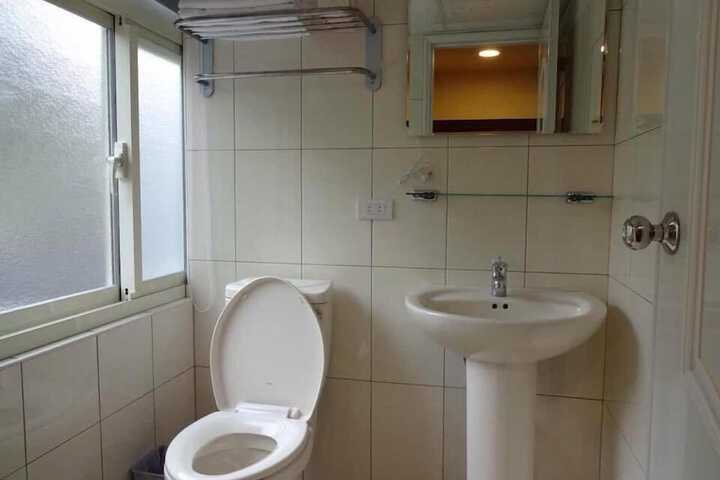 Room 12 of 16