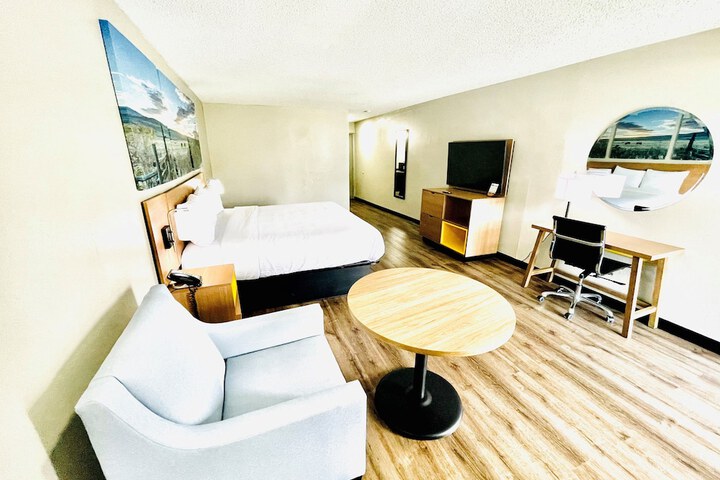 1 King Bed (1 of 8)