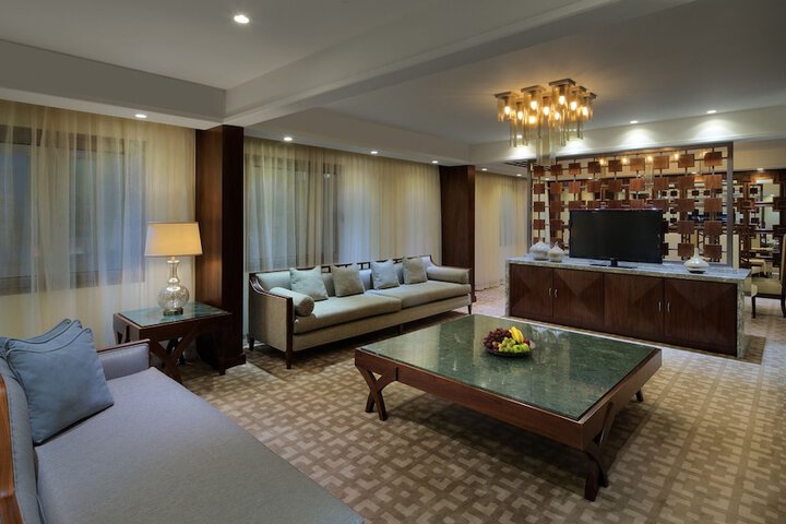 Room 4 of 180