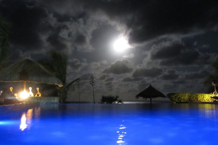 Hotel with Pool