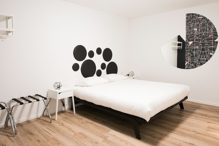 Room 6 of 78