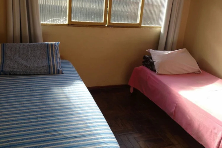 Room 6 of 10