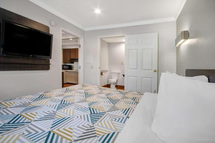 1 King Bed Kitchen (7 of 14)