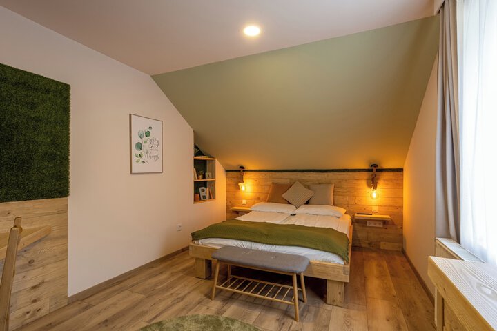 Room 27 of 79