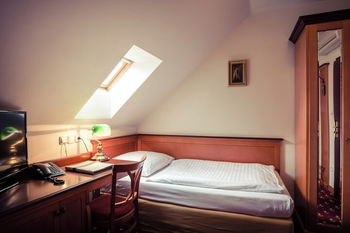 Room 16 of 65