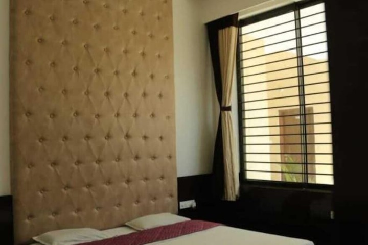 Room 2 of 11