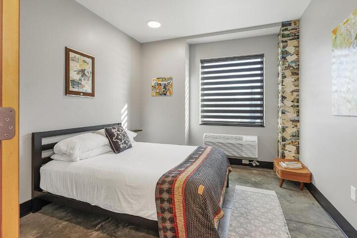 Image of Travel themed group suite near Route 66