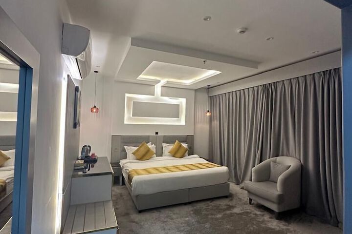 Room 21 of 43